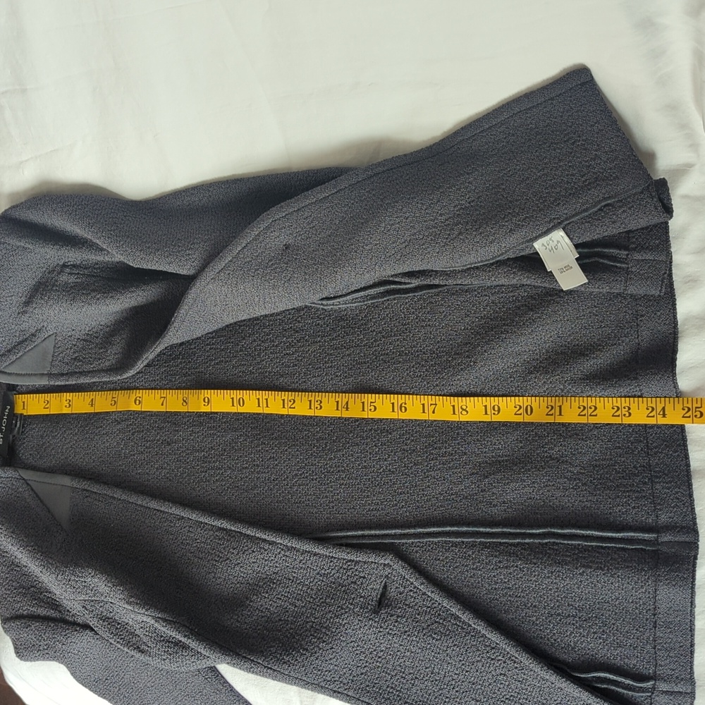 ST. JOHN Collection Luxury Charcoal Knit Blazer & Silk Camisole Set - Picture 14 of 15